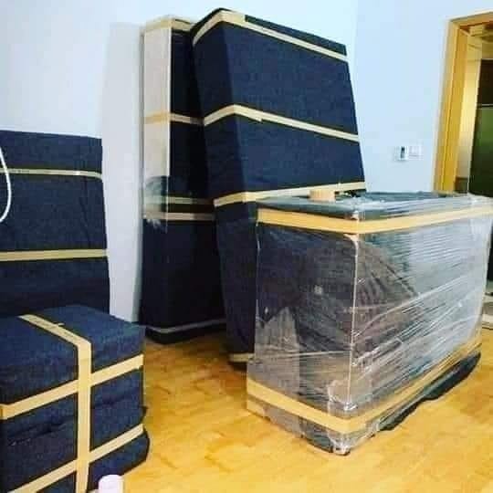 تغليف مراتب السرير وطاولات الكونسول بالنايلون
