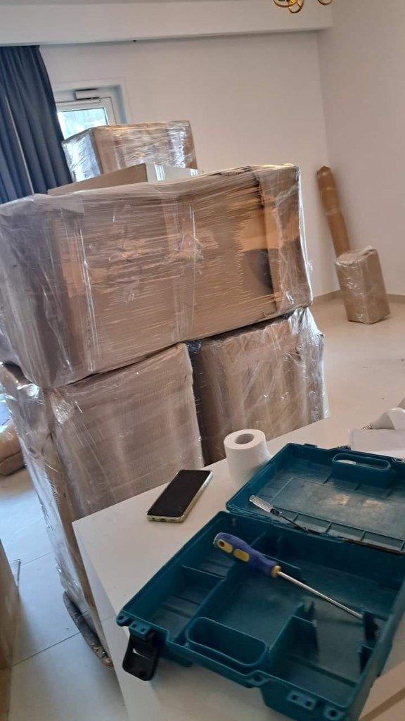 فك وتجميع الأثاث بواسطة فنيين وأحدث حقائب المعدات