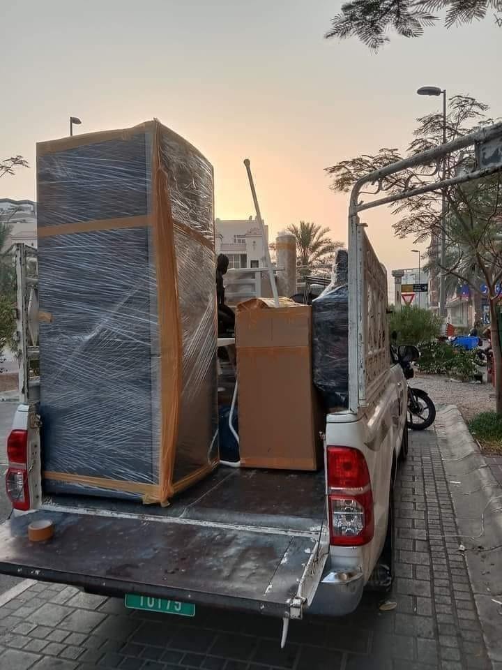 سيارات وشاحنات سفن ستار محملة بالعفش